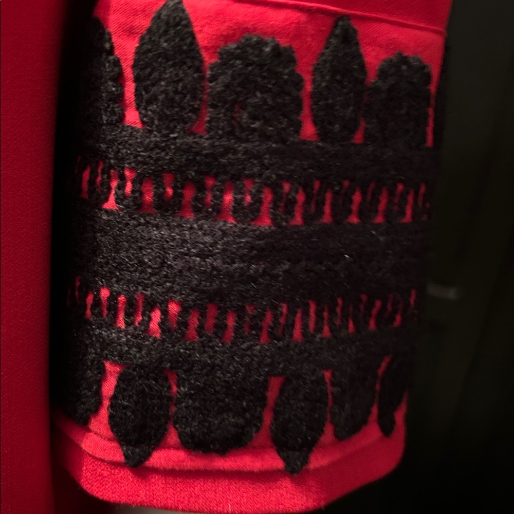 Handcrafted Kiss Coat - Picture 4 of 14